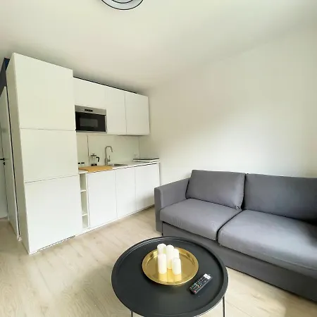 Batorego 18 - White - 450m Stacja Metra Pola Mokotowskie, 800m Biblioteka Narodowa, 20m Piekny Park Pola Mokotowskie, 800m Do Sgh - Wifi - Smart Tv - Good *