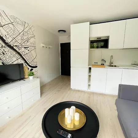 Batorego 18: White Oasis Near Metro And National Park Apartment Warsaw