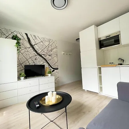 Apartment Batorego 18: White Oasis Near Metro And National Park Warsaw