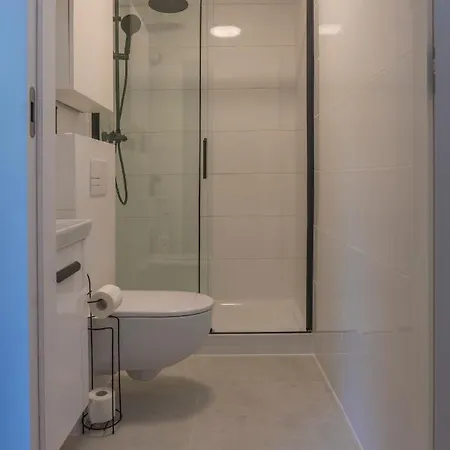 Batorego 18 - White - 450m Stacja Metra Pola Mokotowskie, 800m Biblioteka Narodowa, 20m Piekny Park Pola Mokotowskie, 800m Do Sgh - Wifi - Smart Tv - Good *