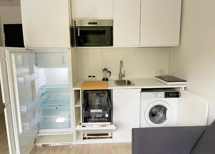 Batorego 18 - White - 450m Stacja Metra Pola Mokotowskie, 800m Biblioteka Narodowa, 20m Piekny Park Pola Mokotowskie, 800m Do Sgh - Wifi - Smart Tv - Good * Warszawa